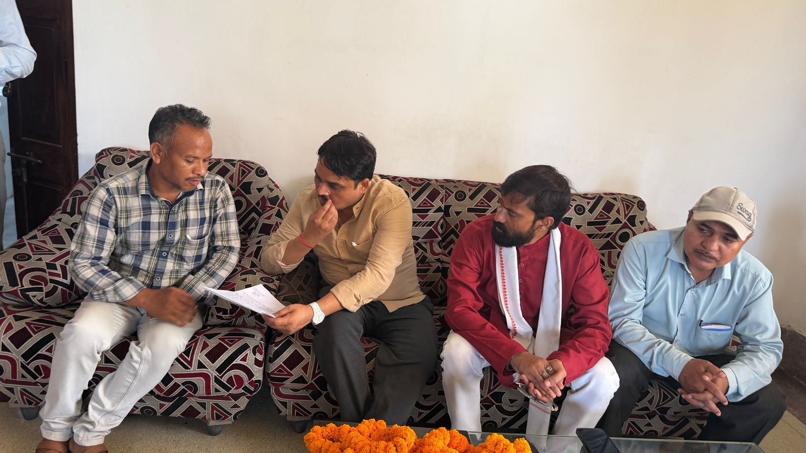 जनता की समस्याओं पर सतेन्द्र बारी का त्वरित एक्शन, सोनभद्र में जनसुनवाई के दौरान अधिकारियों को दिए निर्देश